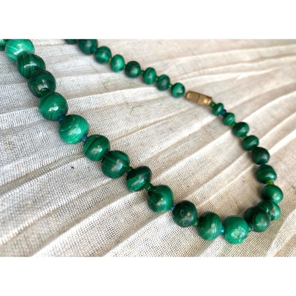 *SOLD* Genuine Malachite Beaded Vintage Handcrafted Statement Necklace Graduated - Picture 5 of 10